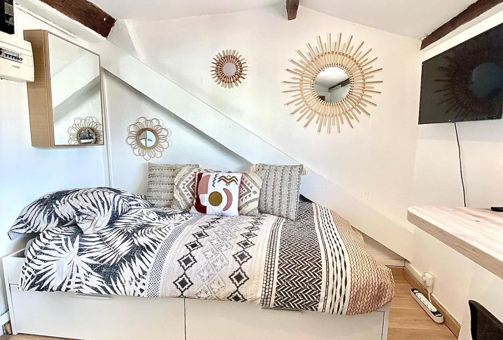 Studio Cosy Avec Vue Sur Montagnes, Proche Gare contacts
