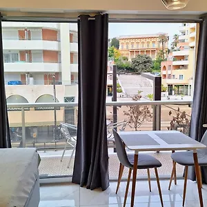 Apartamento Nice: Agréable Studio Très Proche De La Plage, Niza